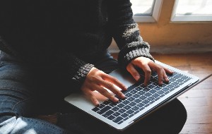 How to Zoom Out on Safari Mac